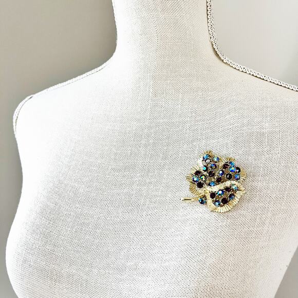 BSK Vintage Aurora Borealis Brooch Pin - Picture 3 of 9